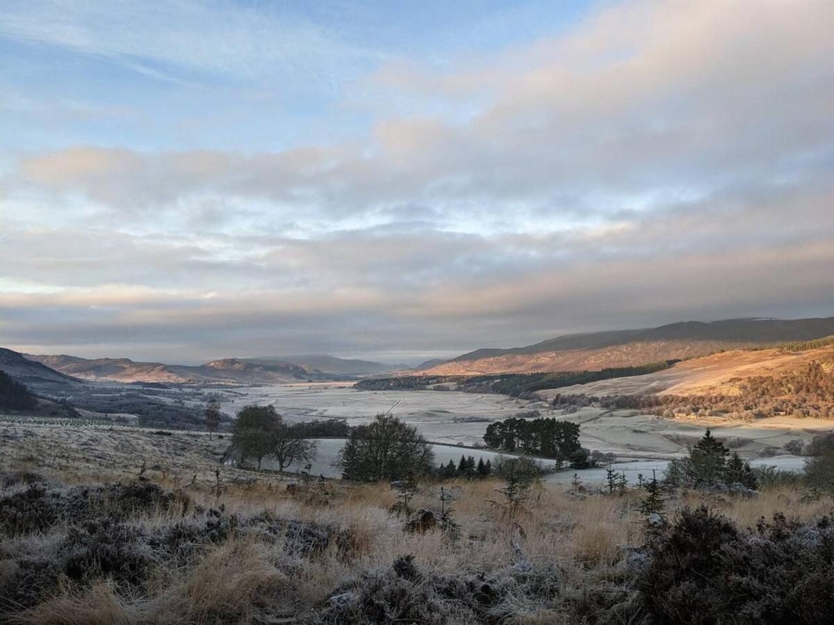 Spectacular Mountain View Ecopod Villa Newtonmore Exterior photo